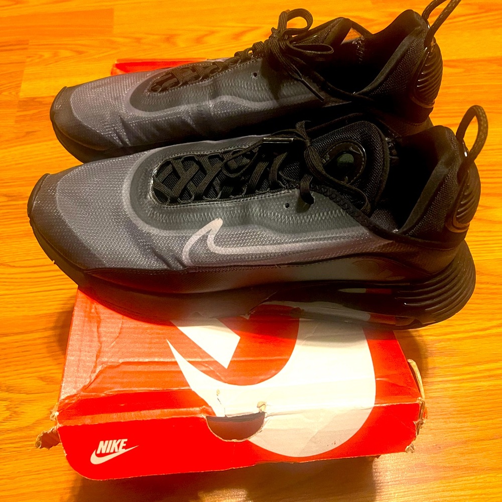 Nike Air Max 2090 14 EUC